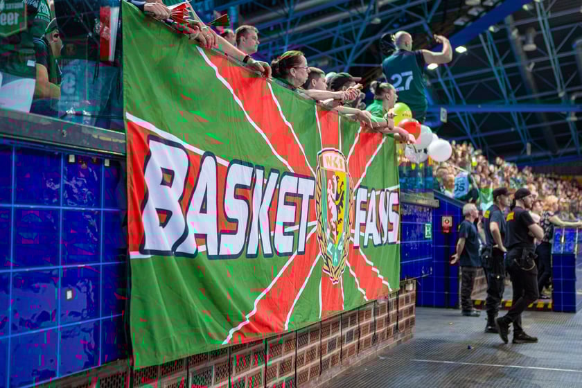 Kibice na meczu Śląska Wrocław z drużyną Arriva Polski Cukier Toruń w Orbicie