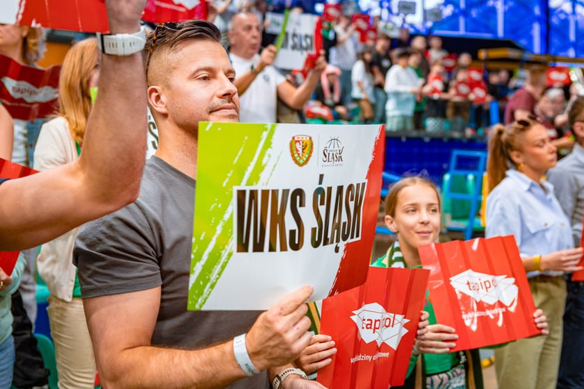 Kibice na meczu Śląska Wrocław z drużyną Arriva Polski Cukier Toruń w Orbicie