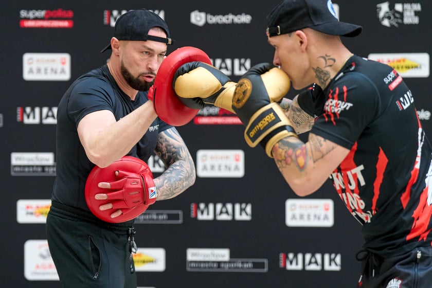 Trening pokazowy w Pasażu Grunwaldzkim przed galą Knockout Boxing Night 34 we Wrocławiu