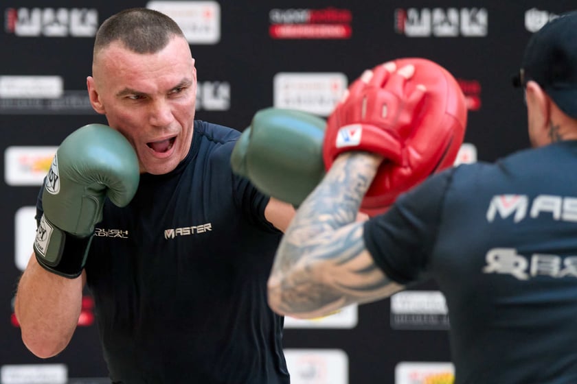 Trening pokazowy w Pasażu Grunwaldzkim przed galą Knockout Boxing Night 34 we Wrocławiu