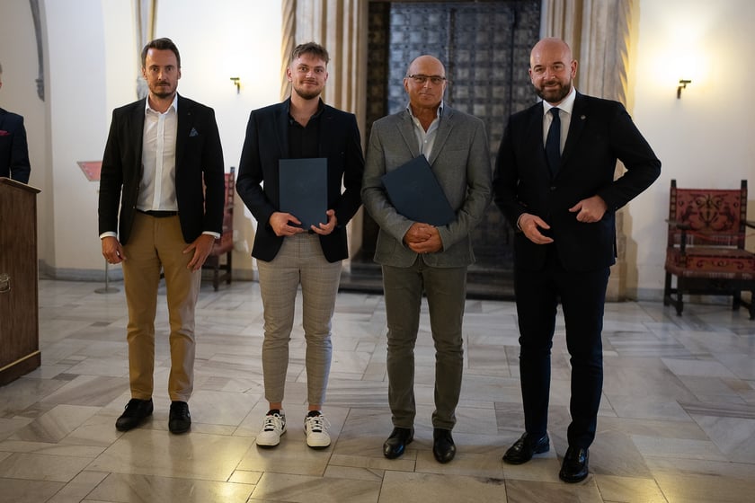 wręczenie nagród sportowcom i trenerom w Starym Ratuszu