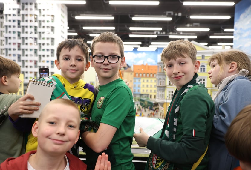 Piłkarze Śląska Wrocław w miniaturze w Kolejkowie - konferencja prasowa