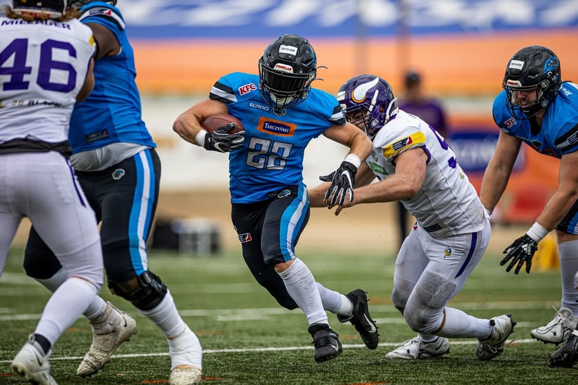 Piłkarze Śląska Wrocław i futboliści Panthers podczas meczów