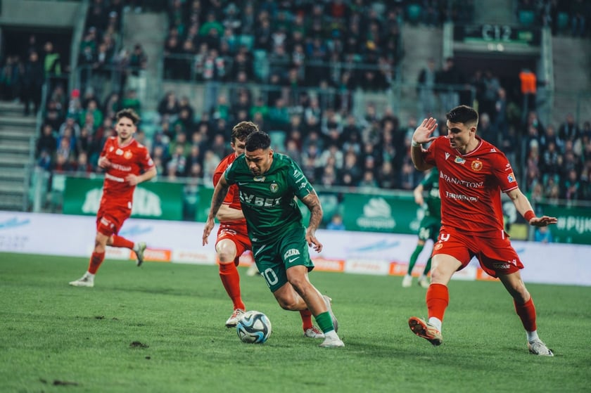 Piłkarze Śląska Wrocław i futboliści Panthers podczas meczów