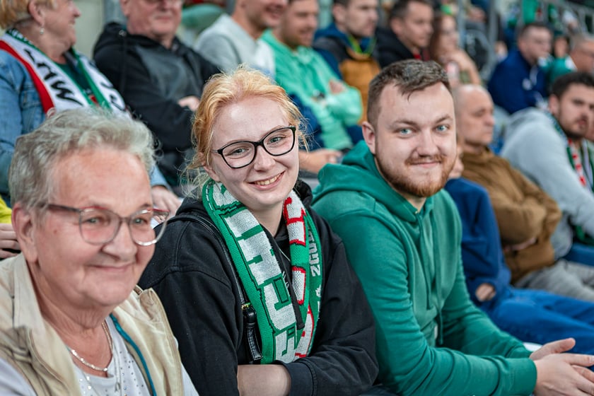 Kibice na meczu Śląska Wrocław z Cracovią na Tarczyński Arenie