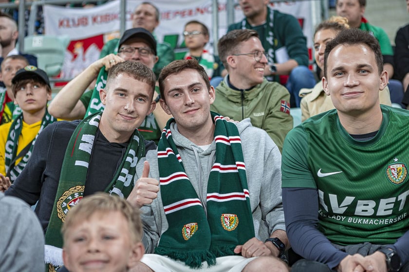 Kibice na meczu Śląska Wrocław z Cracovią na Tarczyński Arenie