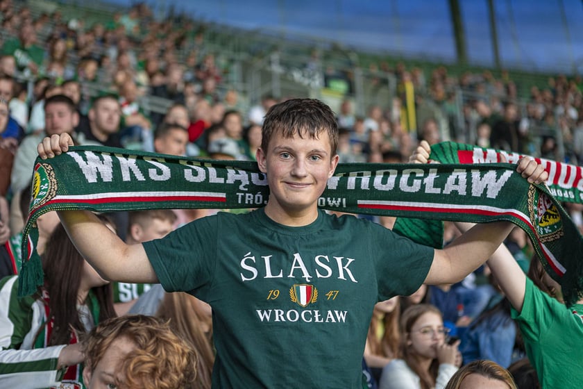 Kibice na meczu Śląska Wrocław z Cracovią na Tarczyński Arenie