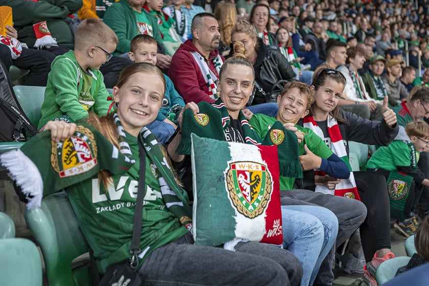 Kibice na meczu Śląska Wrocław z Cracovią na Tarczyński Arenie
