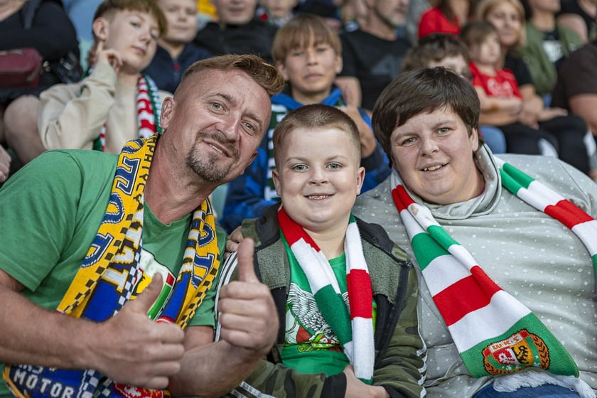 Kibice na meczu Śląska Wrocław z Cracovią na Tarczyński Arenie