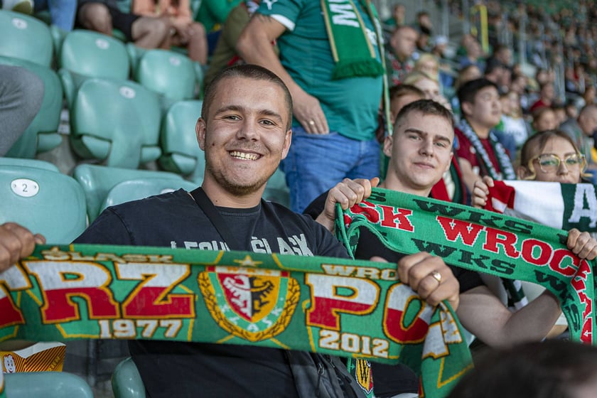 Kibice na meczu Śląska Wrocław z Cracovią na Tarczyński Arenie