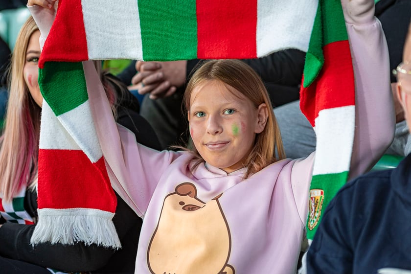 Kibice na meczu Śląska Wrocław z Cracovią na Tarczyński Arenie