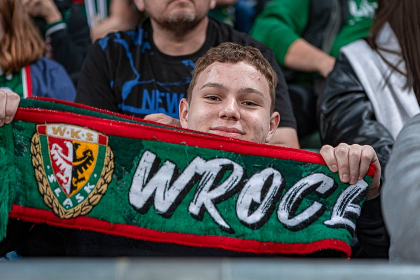 Kibice na meczu Śląska Wrocław z Cracovią na Tarczyński Arenie