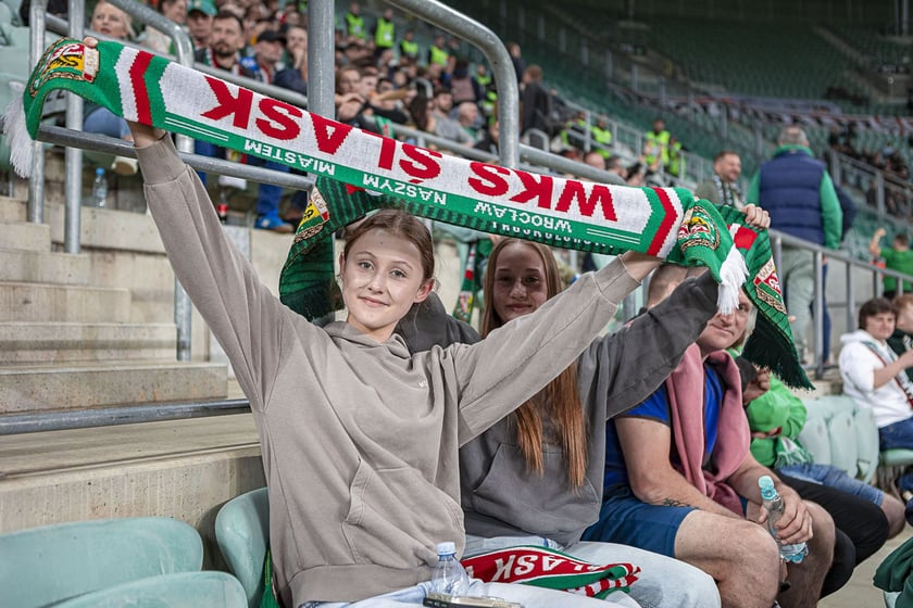 Kibice na meczu Śląska Wrocław z Cracovią na Tarczyński Arenie
