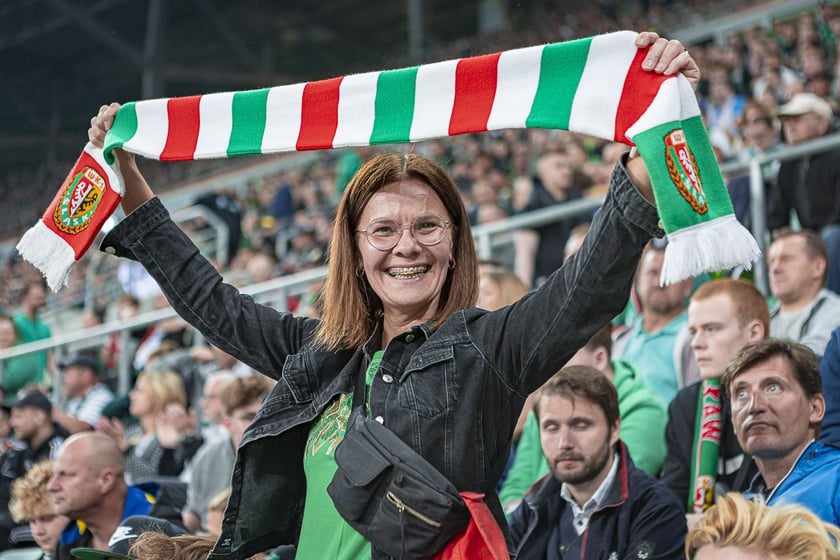 Kibice na meczu Śląska Wrocław z Cracovią na Tarczyński Arenie