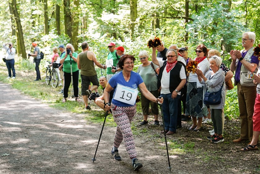 Uczestnicy mistrzostw w joggingu i nordic walking  w parku Zachodnim, 15 czerwca 2024 r.