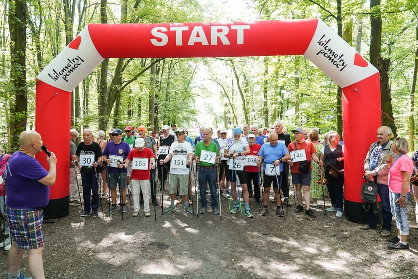 Uczestnicy mistrzostw w joggingu i nordic walking  w parku Zachodnim, 15 czerwca 2024 r.