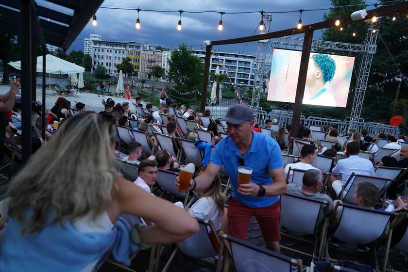 Strefa kibica w Porcie Węglowym Beach Bar podczas finałowego meczu Hiszpania - Anglia