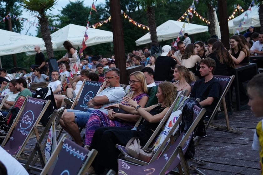 Strefa kibica w Porcie Węglowym Beach Bar podczas finałowego meczu Hiszpania - Anglia