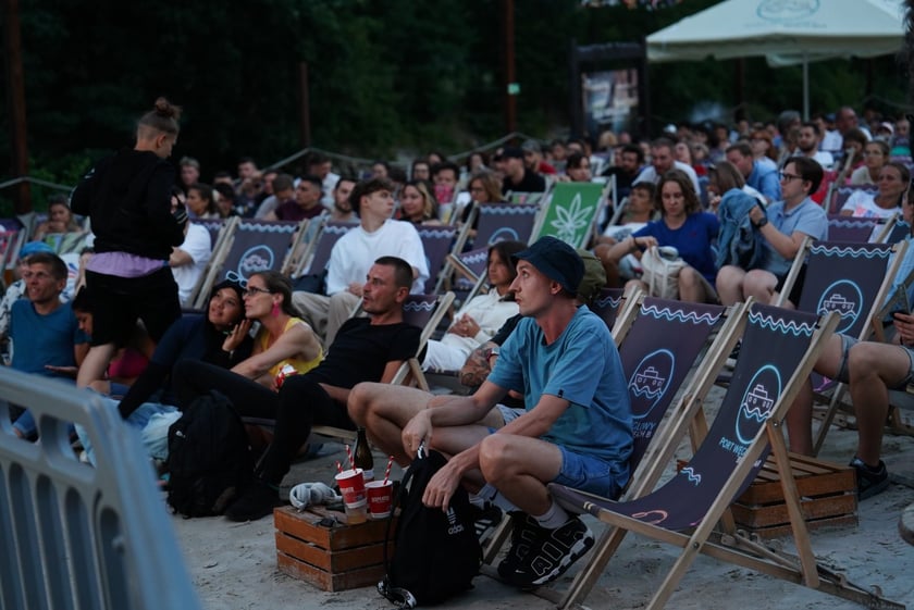Strefa kibica w Porcie Węglowym Beach Bar podczas finałowego meczu Hiszpania - Anglia
