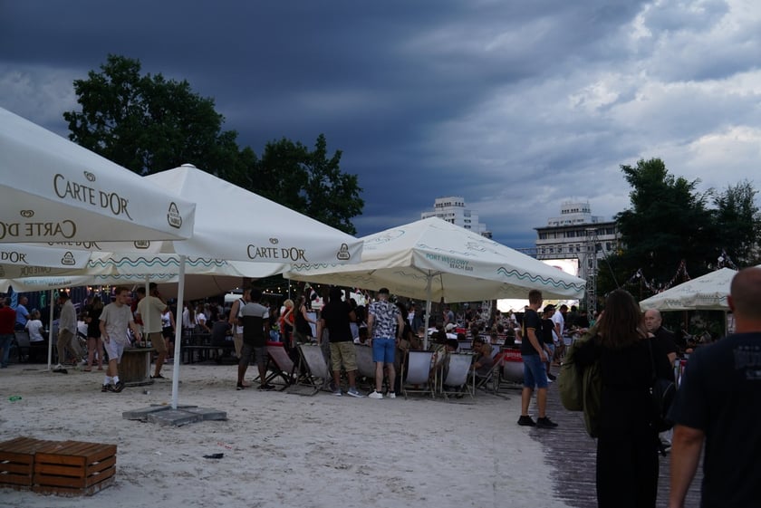 Strefa kibica w Porcie Węglowym Beach Bar podczas finałowego meczu Hiszpania - Anglia