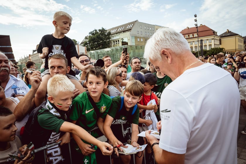 Oficjalna prezentacja pierwszego zespołu Śląska Wrocław. Plac Wolności we Wrocławiu