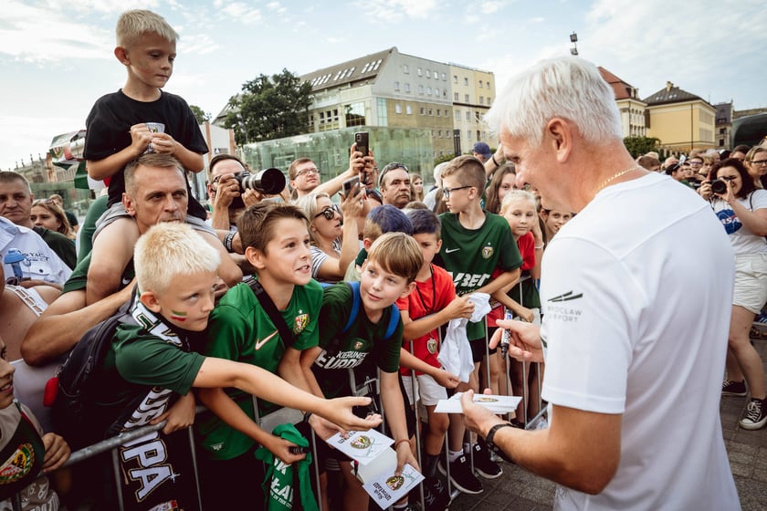 Oficjalna prezentacja pierwszego zespołu Śląska Wrocław. Plac Wolności we Wrocławiu