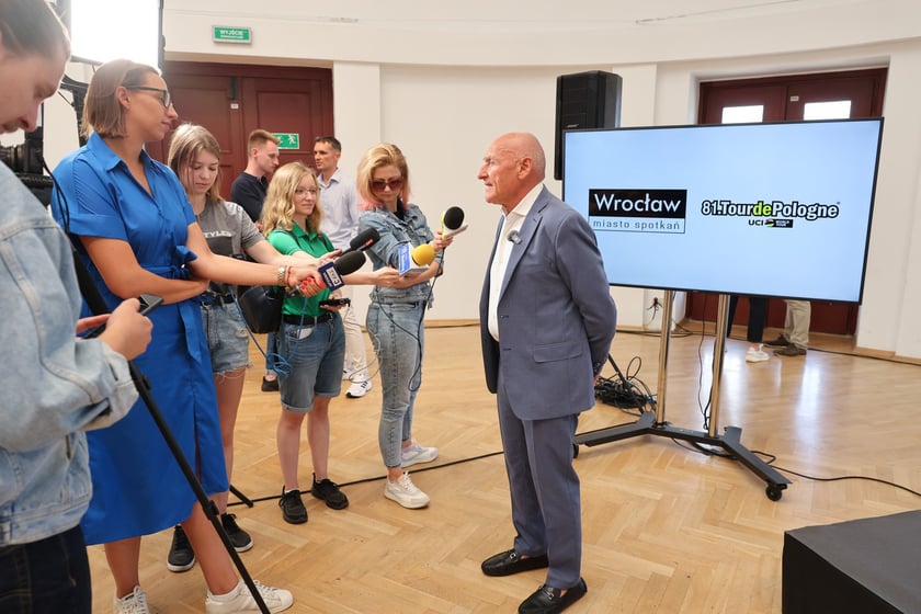 Zdjęcie z konferencji prasowej poświęconej 81. Tour de Pologne (1 sierpnia, Hala Stulecia)