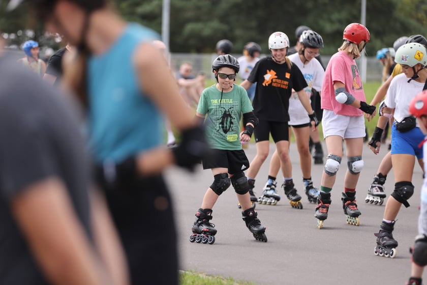 Charytatywny Drużynowy Maraton na Rolkach Tyłem - zdjęcia uczestników