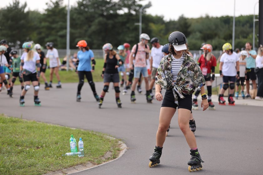 Charytatywny Drużynowy Maraton na Rolkach Tyłem - zdjęcia uczestników