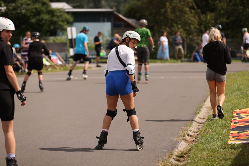 Charytatywny Drużynowy Maraton na Rolkach Tyłem - zdjęcia uczestników