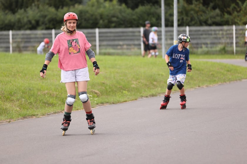 Charytatywny Drużynowy Maraton na Rolkach Tyłem - zdjęcia uczestników