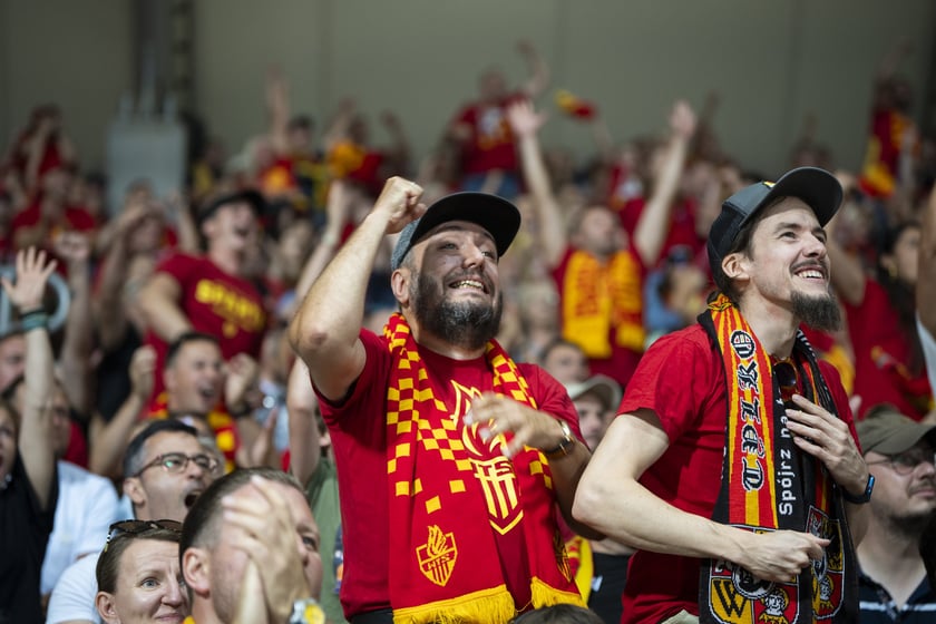 Kibice podczas meczu Betard Sparta Wrocław - GKM Grudziądz na Stadionie Olimpijskim