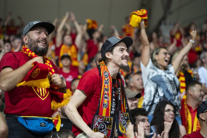 Kibice podczas meczu Betard Sparta Wrocław - GKM Grudziądz na Stadionie Olimpijskim