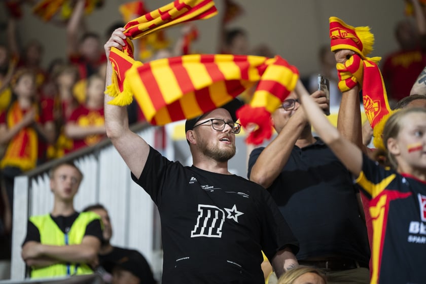 Kibice podczas meczu Betard Sparta Wrocław - GKM Grudziądz na Stadionie Olimpijskim