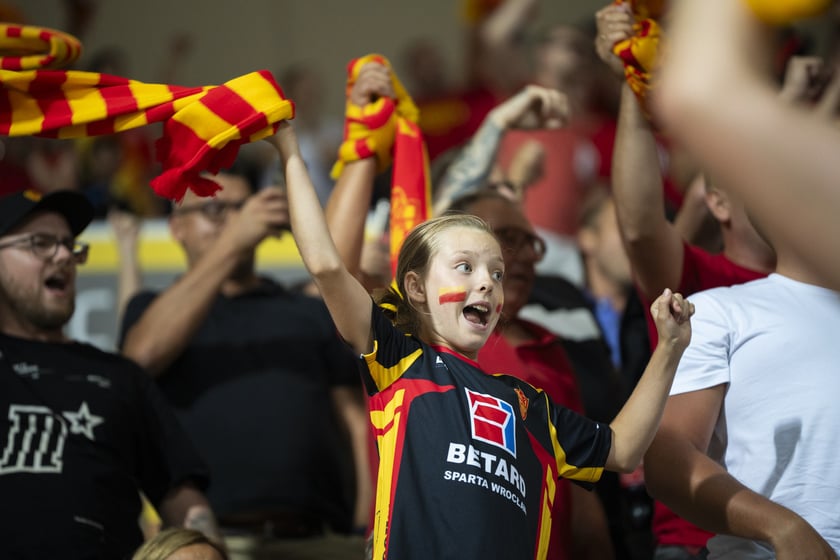 Kibice podczas meczu Betard Sparta Wrocław - GKM Grudziądz na Stadionie Olimpijskim