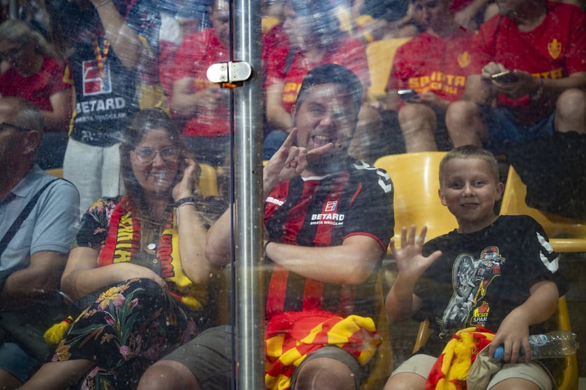 Kibice podczas meczu Betard Sparta Wrocław - GKM Grudziądz na Stadionie Olimpijskim