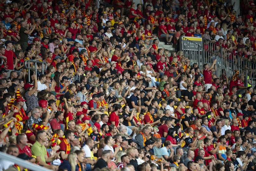 Kibice podczas meczu Betard Sparta Wrocław - GKM Grudziądz na Stadionie Olimpijskim