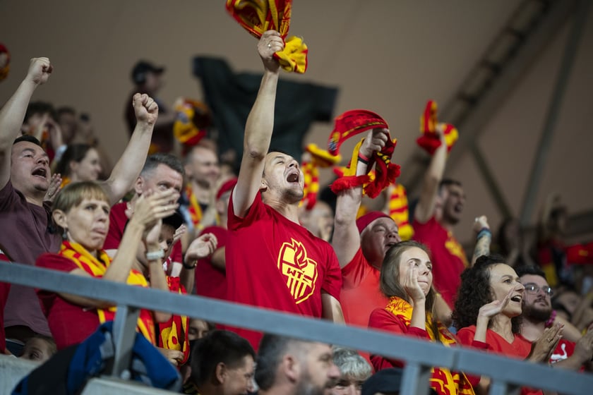 Kibice podczas meczu Betard Sparta Wrocław - GKM Grudziądz na Stadionie Olimpijskim