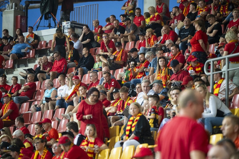 Kibice podczas meczu Betard Sparta Wrocław - GKM Grudziądz na Stadionie Olimpijskim