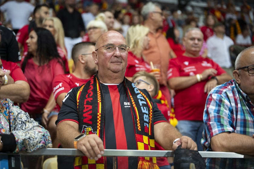 Kibice podczas meczu Betard Sparta Wrocław - GKM Grudziądz na Stadionie Olimpijskim
