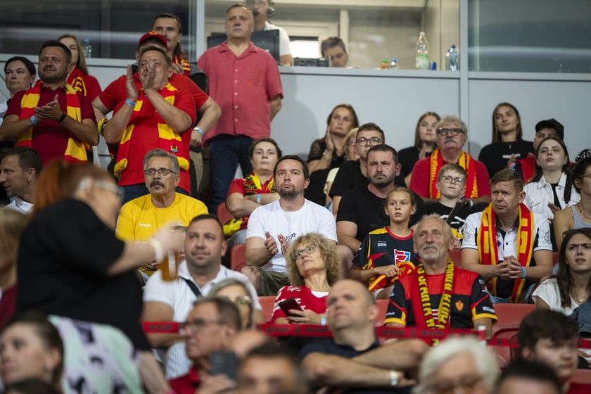 Kibice podczas meczu Betard Sparta Wrocław - GKM Grudziądz na Stadionie Olimpijskim