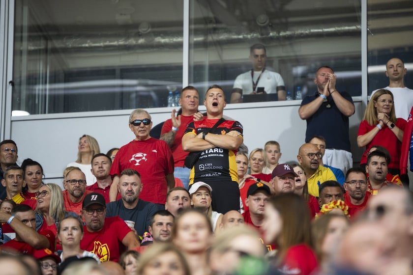 Kibice podczas meczu Betard Sparta Wrocław - GKM Grudziądz na Stadionie Olimpijskim