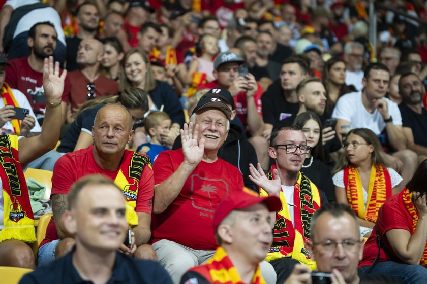Kibice podczas meczu Betard Sparta Wrocław - GKM Grudziądz na Stadionie Olimpijskim