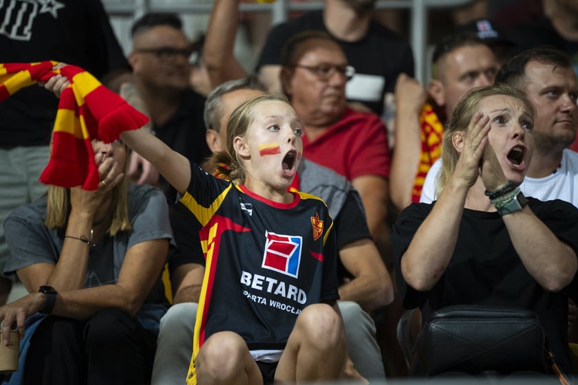 Kibice podczas meczu Betard Sparta Wrocław - GKM Grudziądz na Stadionie Olimpijskim