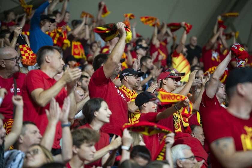 Kibice podczas meczu Betard Sparta Wrocław - GKM Grudziądz na Stadionie Olimpijskim