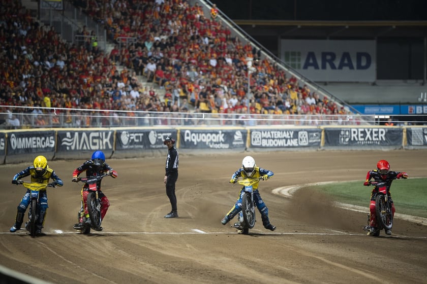 Kibice podczas meczu Betard Sparta Wrocław - GKM Grudziądz na Stadionie Olimpijskim