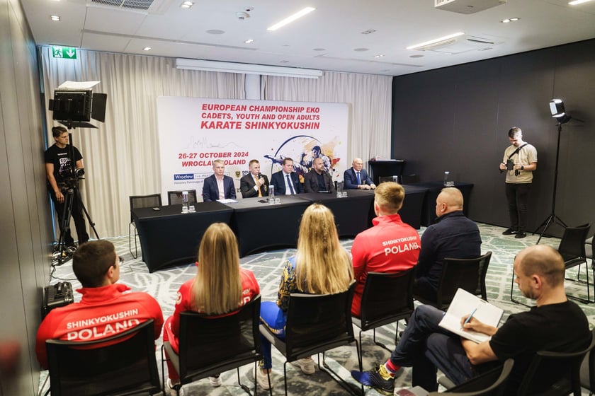 Zdjęcia z konferencji przed ME w karate shinkyokushin