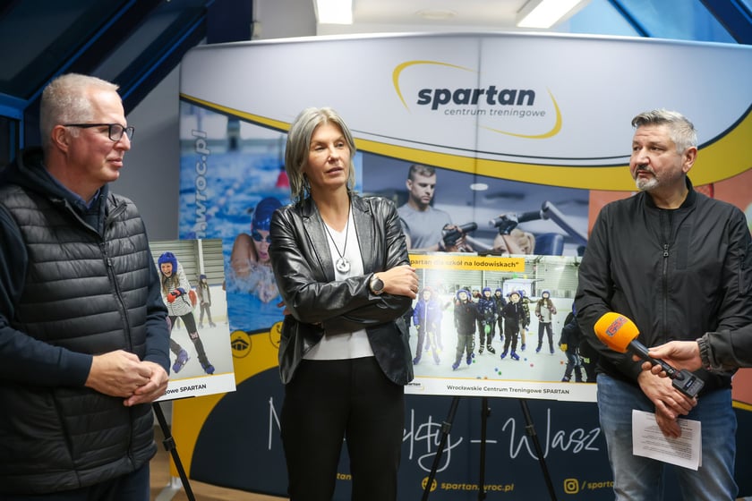 Renata Granowska (wiceprezydent Wrocławia), Jarosław Delewski (dyrektor Departamentu Edukacji UMW)&nbsp;i Marek Łapiński (prezes WCT Spartan)
&nbsp;