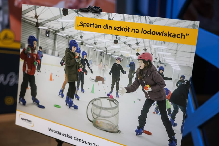 Lekcja WF-u na lodowisku przy Orbicie (15 listopada)