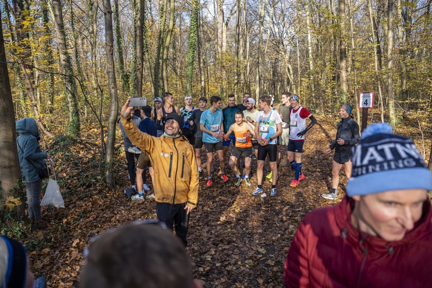 Bieg CITY TRAIL w Lesie Osobowickim we Wrocławiu. Zdjęcia biegaczy